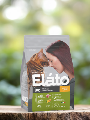 Сухие корма Elato Корм для взрослых кошек с курицей и уткой для выведения шерсти (300 г)