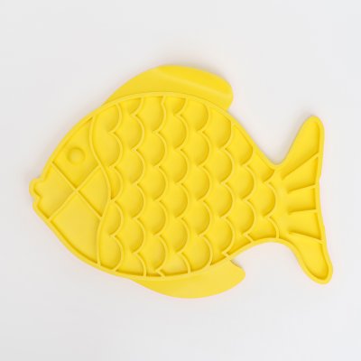Petmax Миска для медленного поедания кошек и собак Рыбка, 23,5х18,5х1,7 см, желтая