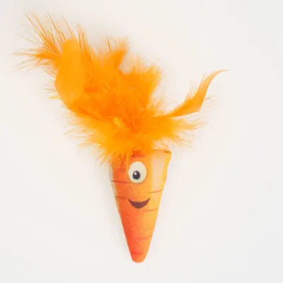 Pet hobby Игрушка с валерианой и гремелкой для кошек Морковь с перьями, 15х4,5х2,4 см