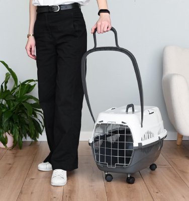 Переноски Yami Yami транспортировка Переноска пластиковая "Спутник" с мет.двер. на колёсах, темно-серый/белый (58*41*h39 см)