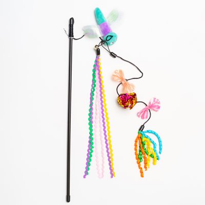 RURRI Игрушка для кошек Дразнилка Насекомое+2 подвески, одна игрушка 10х4х3,5 см, две игрушки длиной по 37 см, длина палки 47 см